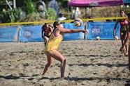 Daniela Vigil De El Salvador Recibe El Balon