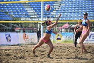 Daniela Vigil De El Salvador Intenta Salvar El Balon