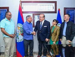 Presidente de la Confederación de Voleibol NORCECA visita Belice