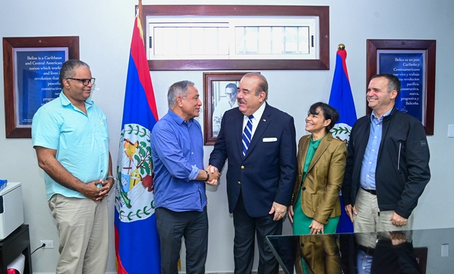 Presidente de la Confederación de Voleibol NORCECA visita Belice