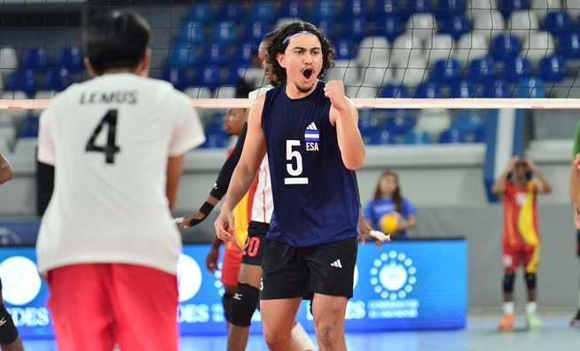 El Salvador celebra victoria con su público