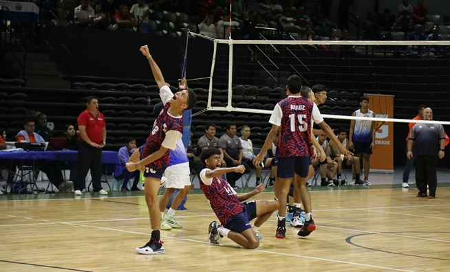 Panamá cierra con triunfo 3-2 sobre El Salvador